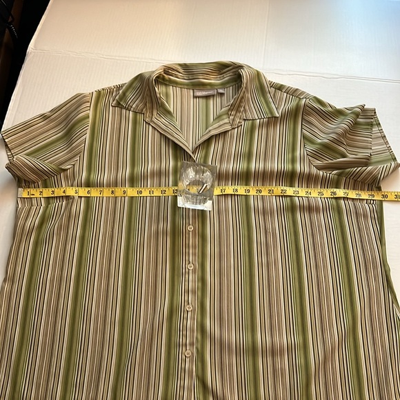 Croft & Barrow tailored women’s blouse size 3X green tan cream, striped - Picture 7 of 8